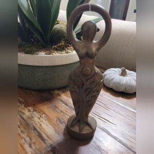 Sasco Spiral Godess Statue